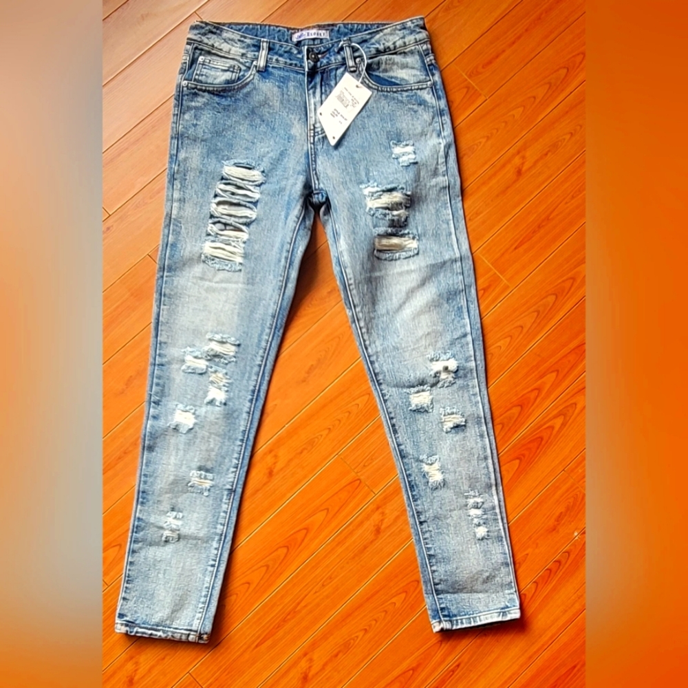 NWT Junior Distressed Denim Straight Leg Jeans